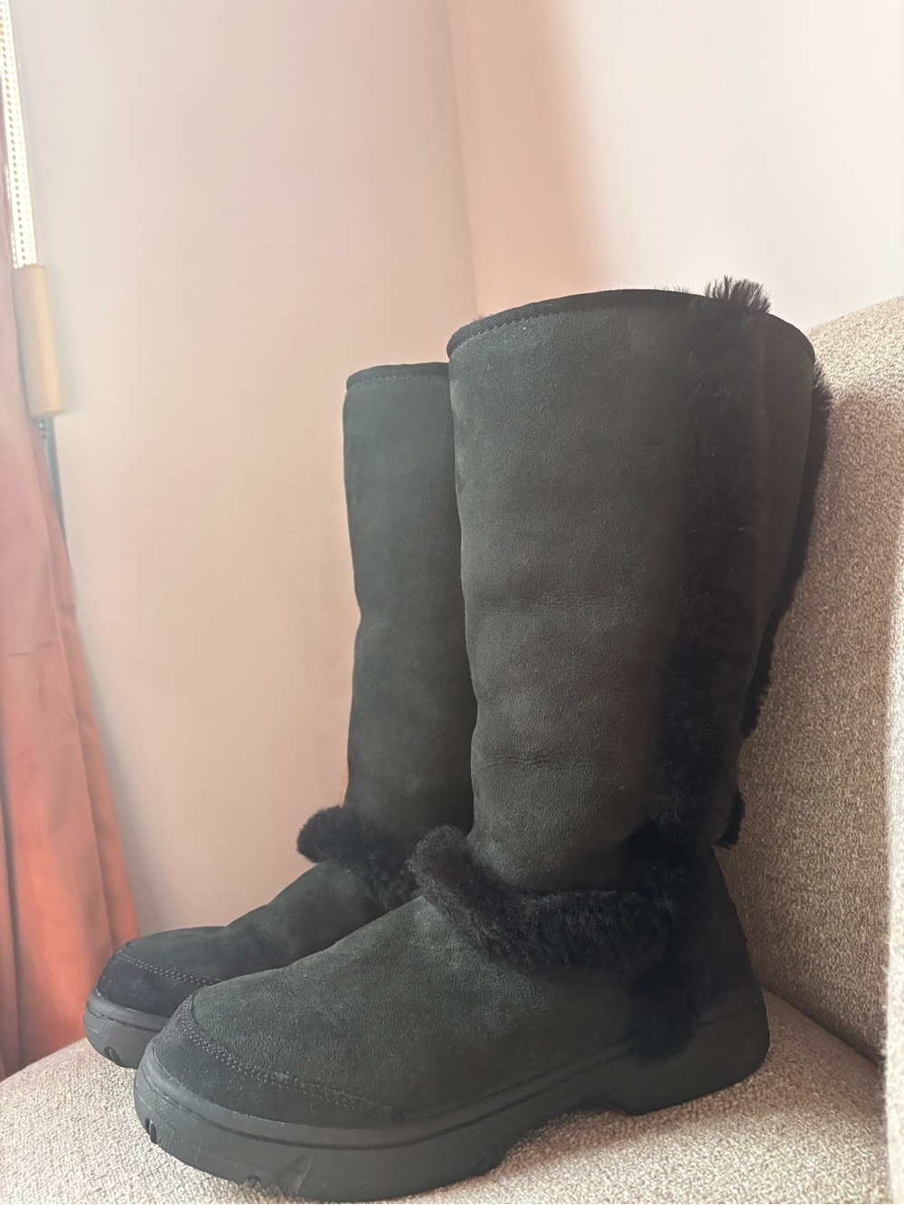 UGG Black Suburst Tall SIZE 8.5 US